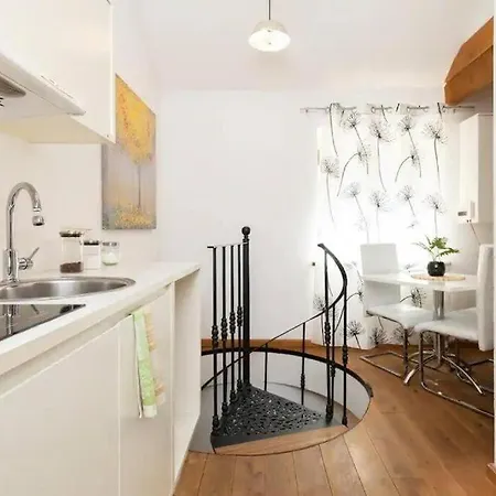 Cozy 3 Story House In Old Town Apartment *