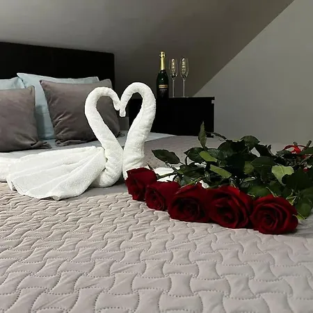 Апартаменты Cozy 3 Story House In Old Town *