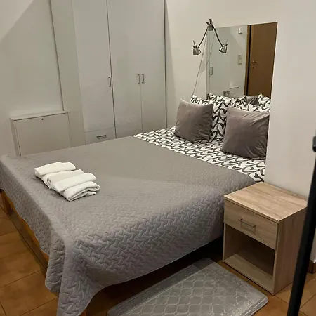 Cozy 3 Story House In Old Town Апартаменты *