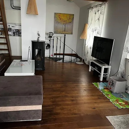 Cozy 3 Story House In Old Town Апартаменты *