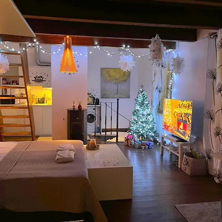 Cozy 3 Story House In Old Town Διαμέρισμα