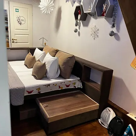 Cozy 3 Story House In Old Town *