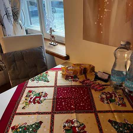 Cozy 3 Story House In Old Town *