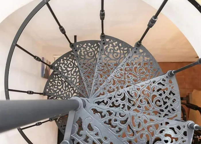 Cozy 3 Story House In Old Town *