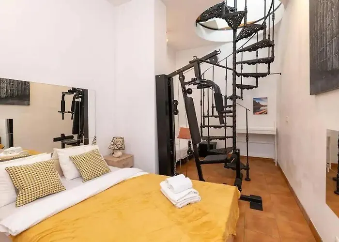 Cozy 3 Story House In Old Town Апартаменти