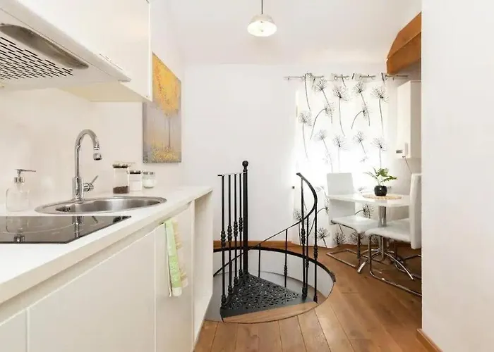 Cozy 3 Story House In Old Town Апартаменти *