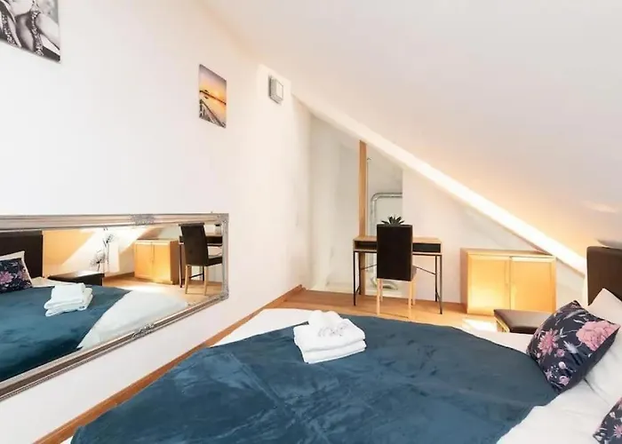 Cozy 3 Story House In Old Town Апартаменти