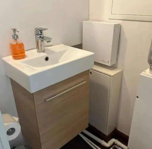 Cozy 3 Story House In Old Town *