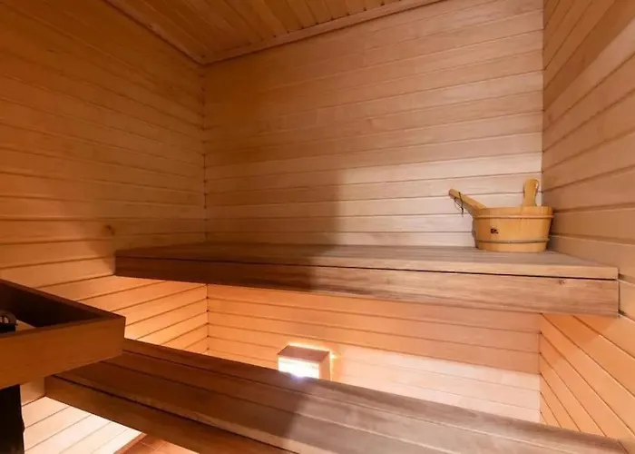 Cozy 3 Story House In Old Town *