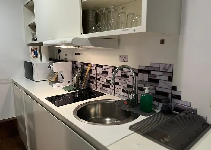 Cozy 3 Story House In Old Town 아파트 *