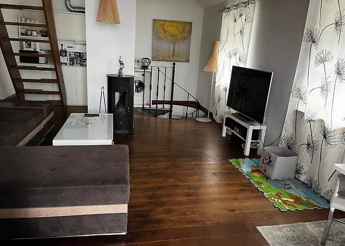 Cozy 3 Story House In Old Town Апартаменти *