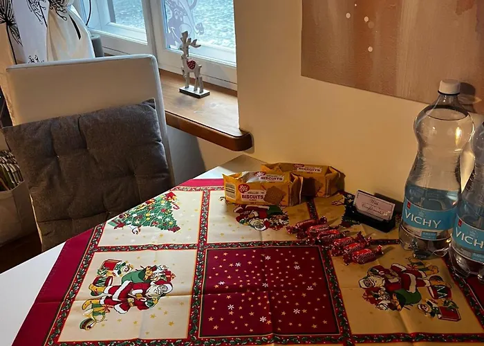 Cozy 3 Story House In Old Town *