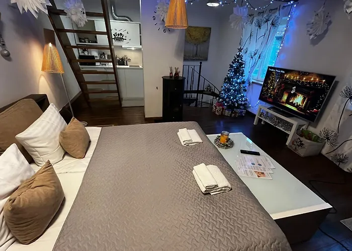 Cozy 3 Story House In Old Town Апартаменти