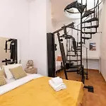 Cozy 3 Story House In Old Town Lägenhet