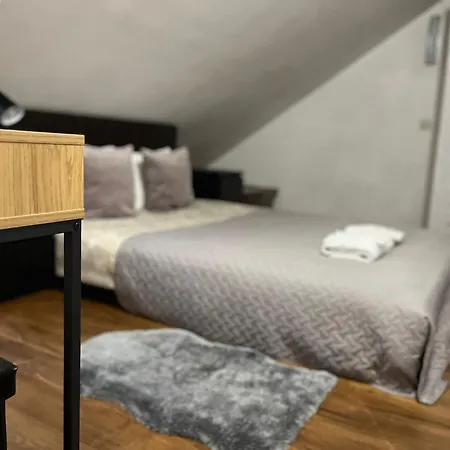 Cozy 3 Story House In Old Town