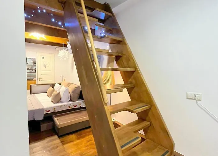 Cozy 3 Story House In Old Town