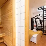 Cozy 3 Story House In Old Town *